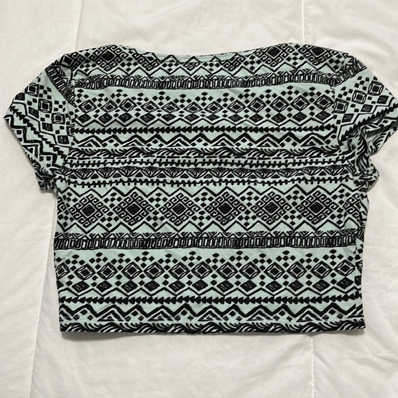 Set of 2 crop tops - Picture 3 of 5